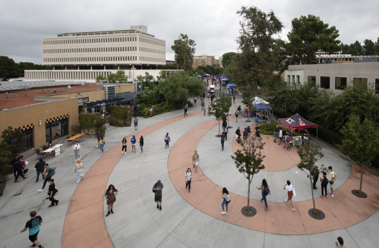 UCI campus: first day of fall classes in 2019. photo: Steve Zylius/UCI